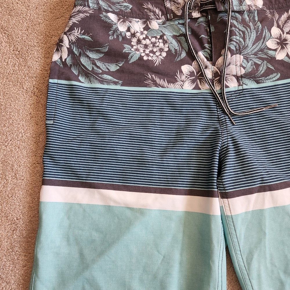 Board Shorts 🏊‍♂️ - Picture 3 of 7